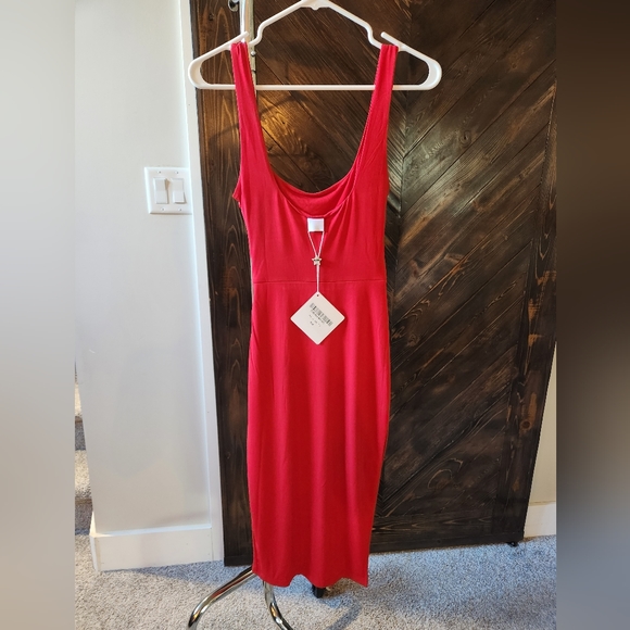 Selfie Leslie - Midi Red Dress - Picture 5 of 5